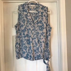 Sleeveless blouse with side tie